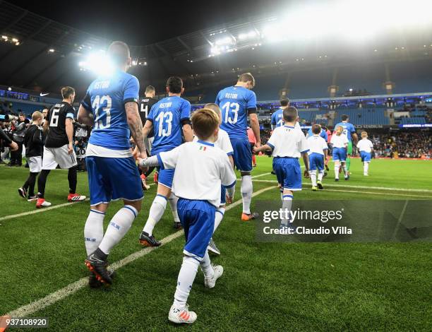 Italy players wear Davide Astori shirts at the start of the International friendly match between Italy and Argentina at Etihad Stadium on March 23,...