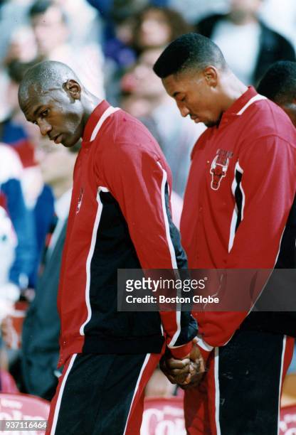 Chicago Bulls Michael Jordan, left, and Scottie Pippen, right, bow their heads during a game against the Boston Celtics at the Boston Garden, Nov. 6,...
