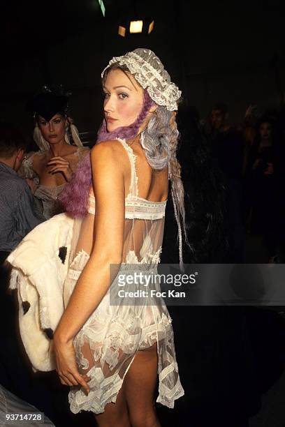 Carla Bruni attends A John Galliano Ready To wear Fashion Show at the Carrousel du Louvre on October 01,1995 in Paris, France.