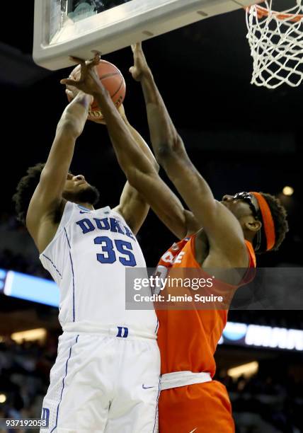 Marvin Bagley III of the Duke Blue Devils shoots the ball over Paschal Chukwu of the Syracuse Orange during the second half in the 2018 NCAA Men's...