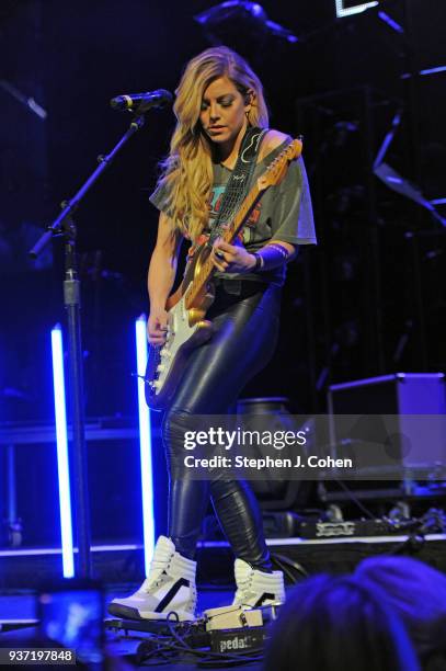 Lindsey Ell performs at KFC YUM! Center on March 23, 2018 in Louisville, Kentucky.