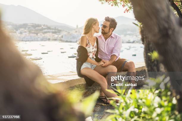 relaties - cadaqués stockfoto's en -beelden