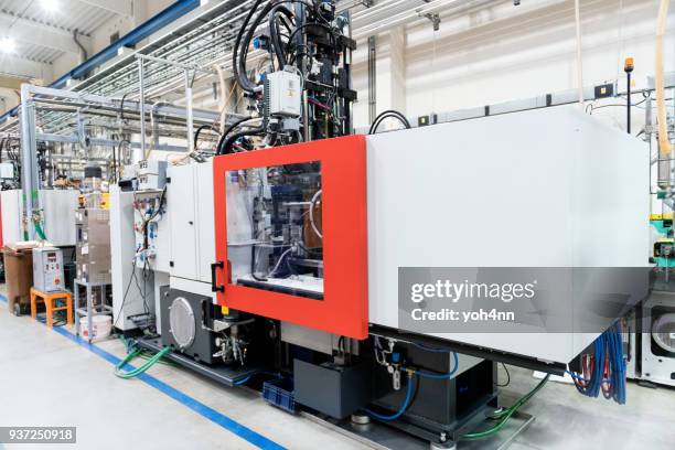 máquina del cnc en fábrica de plásticos de inyección - molde fotografías e imágenes de stock