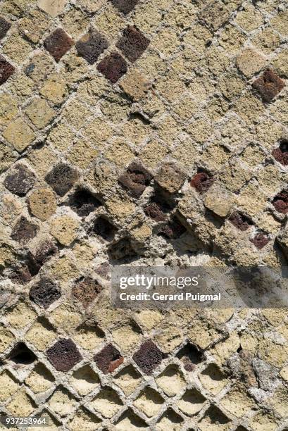 wall of a house at the ruins of herculaneum (ercolano) - gerard puigmal stock pictures, royalty-free photos & images