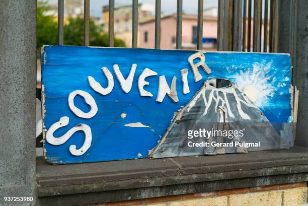 'souvenir' sign with mt vesuvius - gerard puigmal stock pictures, royalty-free photos & images