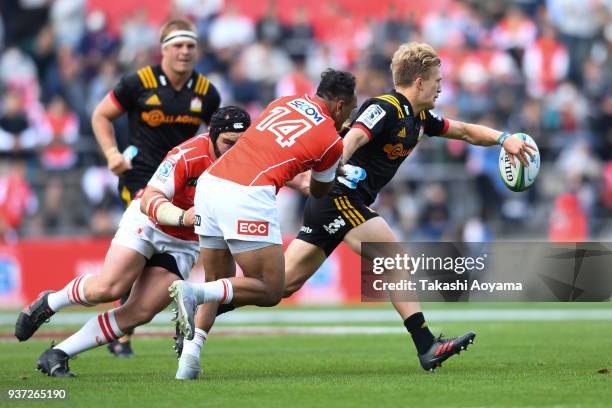 Damian McKenzie of the Chiefs looks to pass against the Sunwolves during the Super Rugby match between Sunwolves and Chiefs at Prince Chichibu...