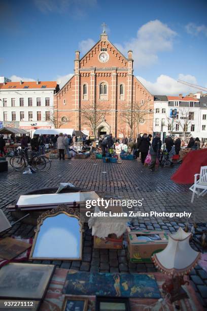 flea market in brussels - laura zulian stockfoto's en -beelden