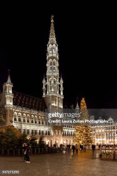 brussels: grand place during christmas - national day of belgium 2017 stock-fotos und bilder