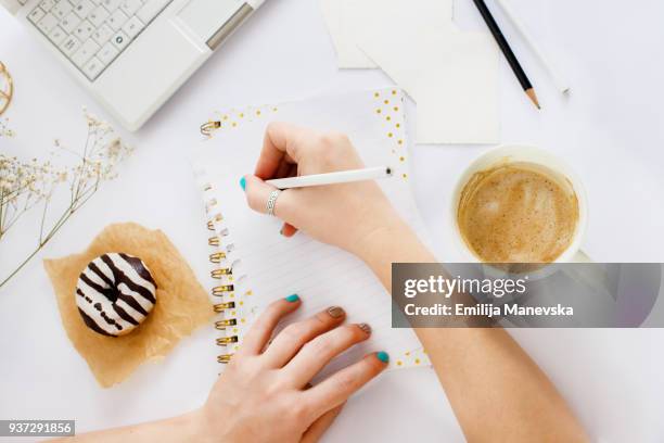 Paper Note Hand Photos and Premium High Res Pictures - Getty Images