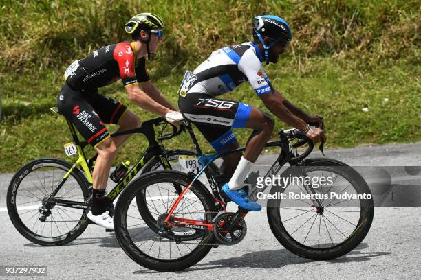 Metkel Eyob of Terengganu Cycling Team Malaysia leads to Jacob Hennessy of Mitchelton-Bikeexchange China during Stage 7 of the Le Tour de Langkawi...