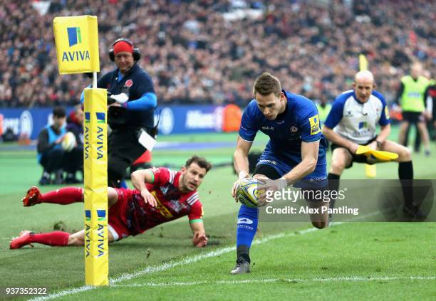 Liam Williams of Saracens scores his sides first try during the Aviva Premiership match between Saracens and Harlequins at London Stadium on March...