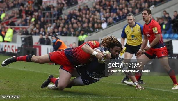 Marland Yarde of Sale Sharks holds off Bryce Heem of Worcester Warriors to score a try during the Aviva Premiership match between Sale Sharks and...