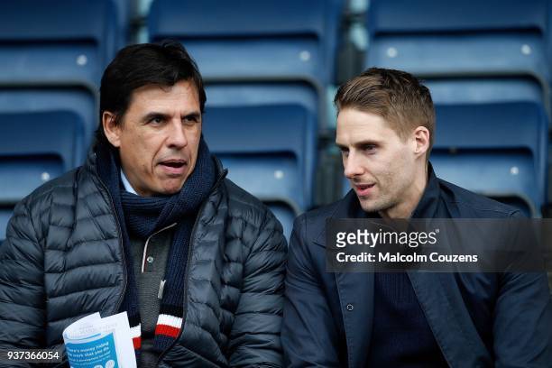Sunderland manager Chris Coleman chats to Dave Edwards of Reading during the Sky Bet League One match between Shrewsbury Town and AFC Wimbledon at...