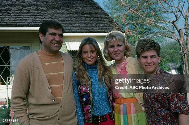 Swingers" 3/22/88 Dan Lauria, Olivia d'Abo, Alley Mills, Jason Hervey