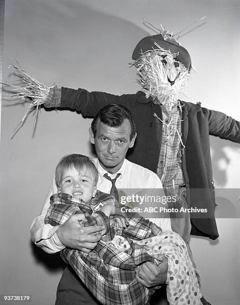 Season 3 -, Clint Howard and David Janssen, "Set Fire to a Straw Man" - airdate: 11/30/65