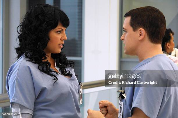 Let the Angels Commit" -- Cristina scrubs in on the rare 'humpty dumpty' procedure, much to the envy of her fellow doctors, Alex questions his future...