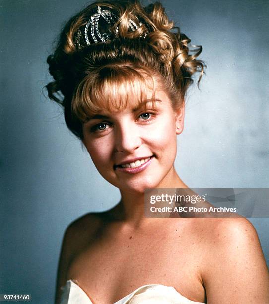 Pilot - Season One - 3/22/1990, Homecoming queen Laura Palmer is found dead, washed up on a riverbank wrapped in plastic sheeting. FBI Special Agent...