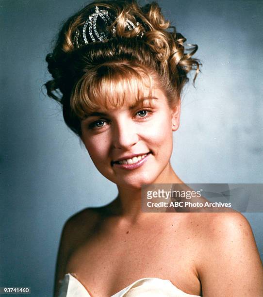Pilot - Season One - 3/22/1990, Homecoming queen Laura Palmer is found dead, washed up on a riverbank wrapped in plastic sheeting. FBI Special Agent...