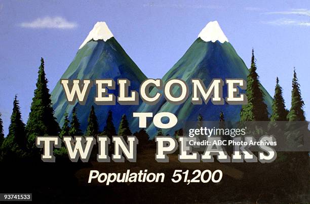 Season One - , Homecoming Queen Laura Palmer is found dead, washed up on a riverbank wrapped in plastic sheeting. FBI Special Agent Dale Cooper is...