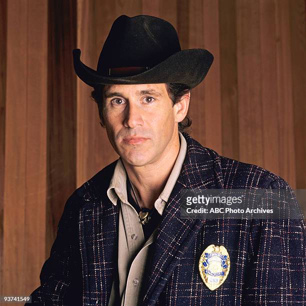 Gallery - Season One - 11/10/89, Michael Ontkean stars as Sheriff Harry S.Truman of the small town of Twin Peaks, Washington, where the body of...
