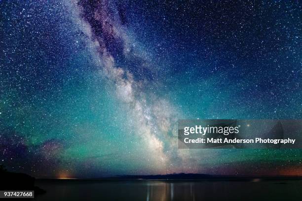 milky way night sky with air glow dark - polarlicht stock-fotos und bilder