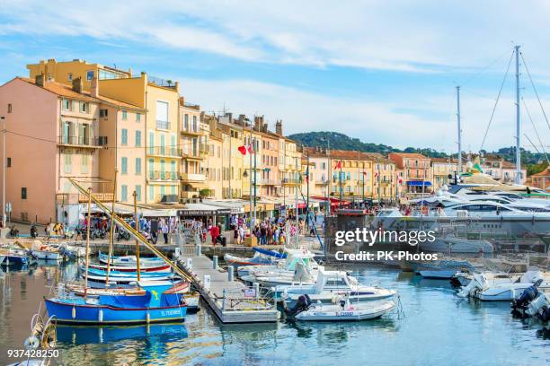 yacht hafen von st. tropez, côte d ' azur, frankreich - region provence alpes côte dazur stock-fotos und bilder