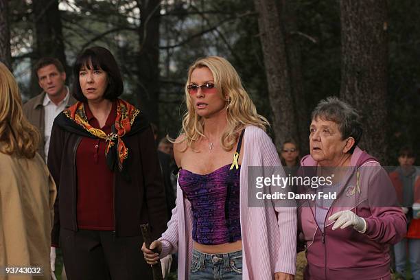 101802_058 -- DESPERATE HOUSEWIVES - -