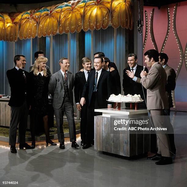 Ken Berry, Maggie Peterson, Larry Hovis, Jerry Van Dyke, Richard O. Linke, Ronnie Schell, Jim Nabors, Andy Griffith, Joey Bishop, D'Aldo Ramano
