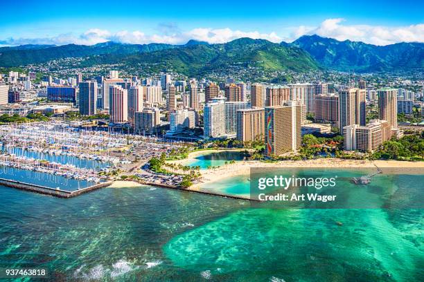 honolulu stadtbild antenne - oahu stock-fotos und bilder