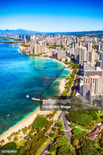 vista aérea de la ciudad de honolulu, hawai - honolulú fotografías e imágenes de stock