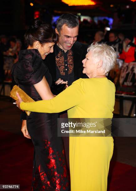 Rebecca Miller, Daniel Day-Lewis and Dame Judi Dench attend the World Premiere of Nine at the Odeon Leicester Square on December 03, 2009 in London,...