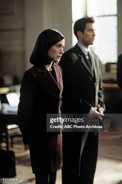 The Trial" - Season one - 12/11/97 Lara Flynn Boyle, Dylan McDermott