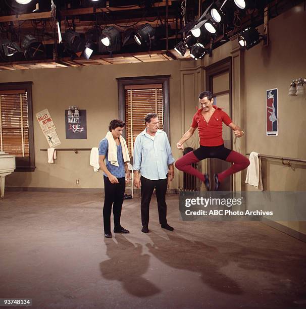 Last Tango in Newark" - Season Four - 9/21/1973, Felix and the reluctant Oscar take Edward Villella's ballet appreciation class. When Villella...