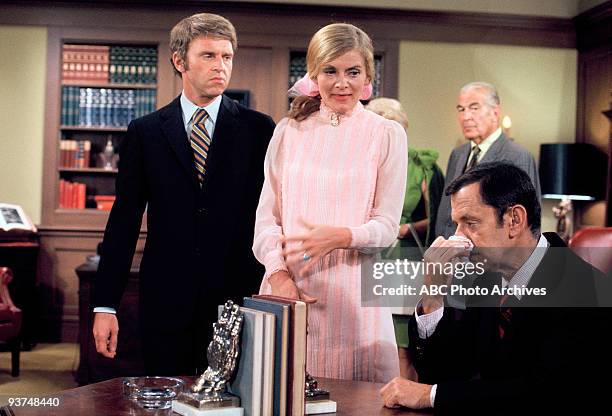 Do, I Don't" - Season One - 11/5/70, Felix ruins Harvey and Phyllis' wedding plans. ,