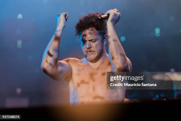 Dan Reynolds singer member of the band Imagine Dragons performs live on stage during the second day of Lollapalooza Brazil Festival at Interlagos...