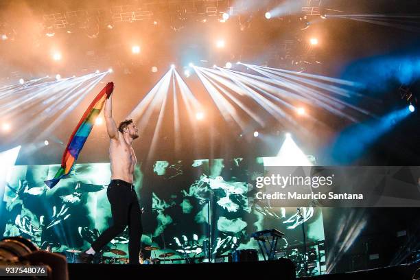 Dan Reynolds singer member of the band Imagine Dragons performs live on stage during the second day of Lollapalooza Brazil Festival at Interlagos...