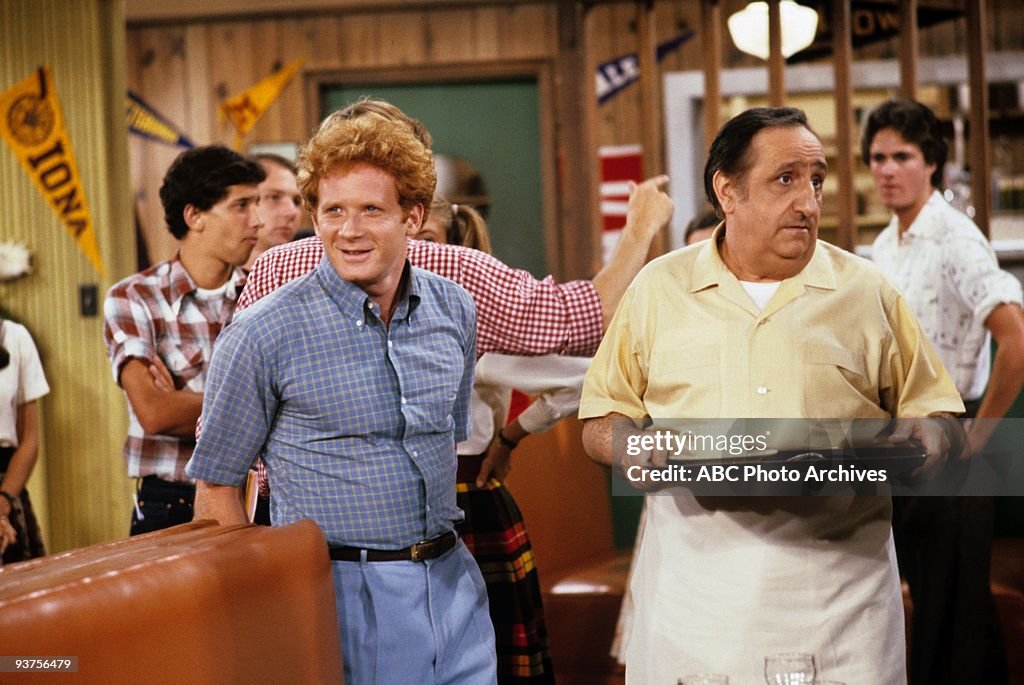 DAYS Gallery 1974 1978 Donny Most Al Molinaro News Photo Getty days-gallery-1974-1978-donny-most-al-molinaro-news-photo-getty