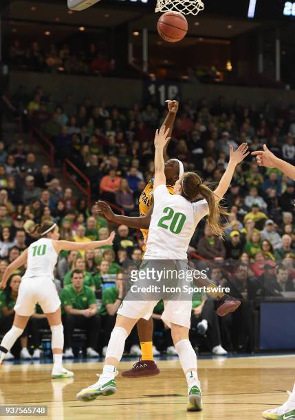Central Michigan guard Micaela Kelly tries to score over Oregon guard Sabrina Ionescu during a Division I Women's Championship, Third Round game...