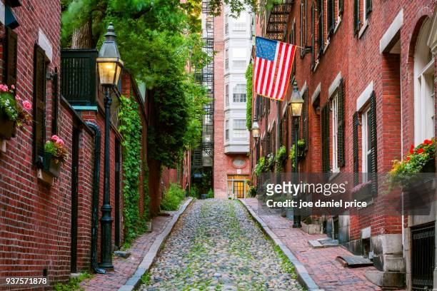 red brick, acorn street, boston, massachusetts, america - boston massachusetts stock-fotos und bilder