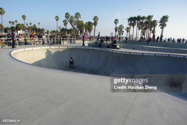 venice beach skatepark - rail grinding stock pictures, royalty-free photos & images