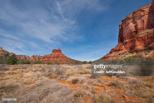 bell rock y courthouse butte - jeff goulden fotografías e imágenes de stock