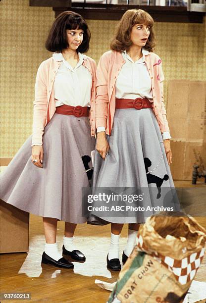 Laverne and Shirley Move In" 11/28/78 Cindy Williams, Penny Marshall