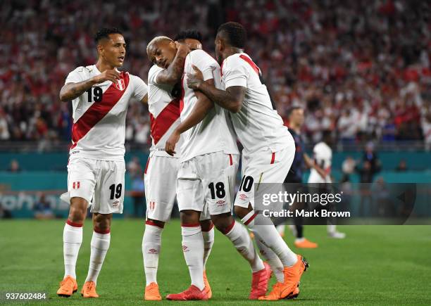 Andre Carrillo of Peru celebrates with teammates Christian Cueva, Jefferson Farfan and Yoshimar Yotun after scoring the first goal of his team during...