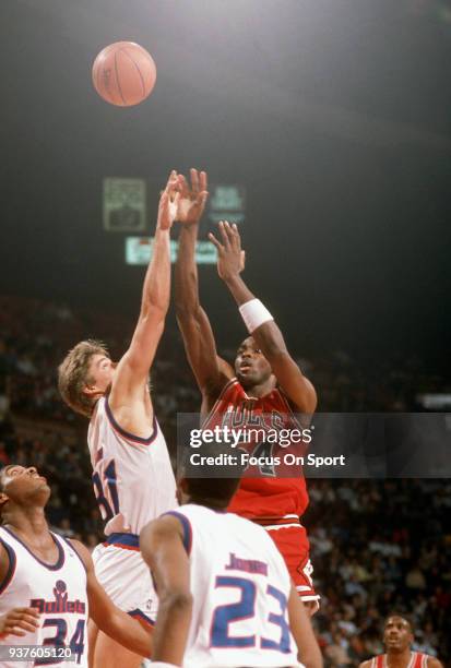 Horace Grant of the Chicago Bulls shoots over Mark Alarie of the Washington Bullets during an NBA basketball game circa 1988 at the Capital Centre in...