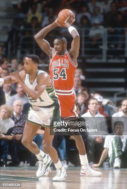 Horace Grant of the Chicago Bulls looks to pass the ball up court against the Milwaukee Bucks during an NBA basketball game circa 1990 at the Bradley...
