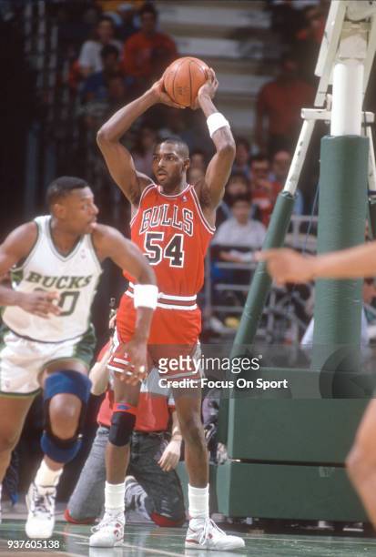 Horace Grant of the Chicago Bulls looks to pass the ball up court against the Milwaukee Bucks during an NBA basketball game circa 1990 at the Bradley...