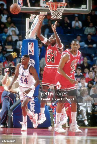 Horace Grant of the Chicago Bulls passes the ball against the Washington Bullets during an NBA basketball game circa 1991 at the Capital Centre in...