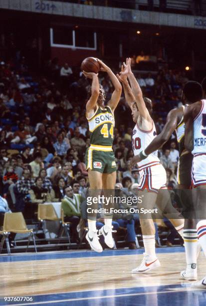 Paul Westphal of the Seattle Supersonics shoots over Ernie Grunfeld of the Kansas City Kings during an NBA basketball game circa 1980 at the Kemper...