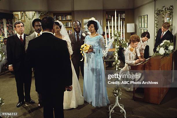 Best Man" - Season One - 4/2/74 Marion Ross, Tom Bosley, Gail Bryant Cameron, Robert DoQui, Ron Howard, Erin Moran, Bill Henderson, Amzie Strickland
