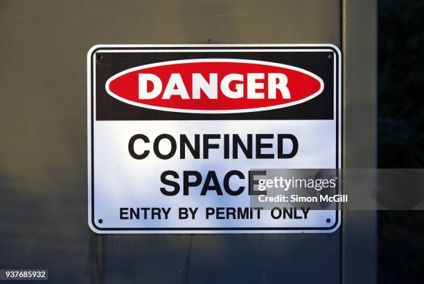 'danger: confined space: entry by permit only' warning sign - spazio circoscritto foto e immagini stock